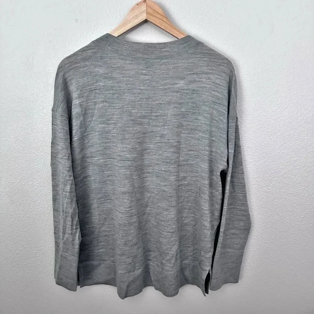 BANANA REPUBLIC | Heather Gray Long Sleeve V-Neck Merino Wool Sweater | Medium‎